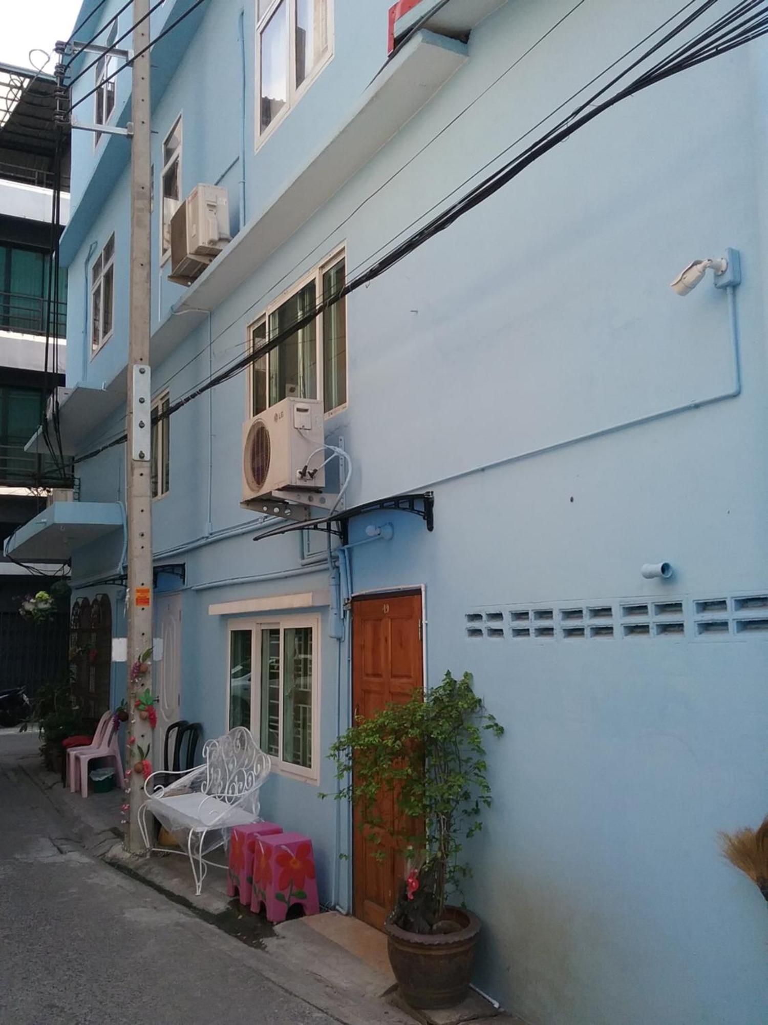 Danee Hostel Bangkok Exterior photo